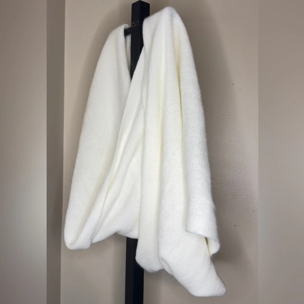 NWT Calvin Klein infinity loop Scarf with Logo Accent